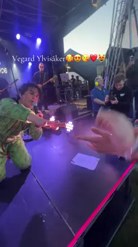 Im married to him and youre not😜 #fåmegpåforyouforfaen #ylvis #foruyou 