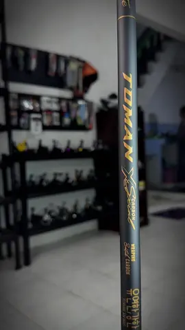 Joran tegek Swan Toman, hitam garang dengan material carbon motif batik. Medium action. #mancing #mancingmania #jorantegek #tegekcarbon #tegekmurah #tegeknila #tegekswantoman #swantoman 