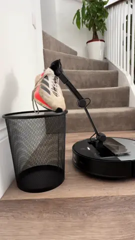 How is this a vacuum cleaner from the future? 🤯 #tech #ai #Home