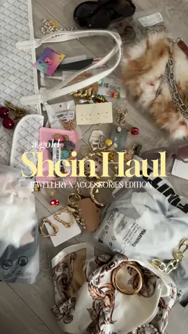 just a girl obsessed with gold ! #fashiontiktok #shein #sheinhaul #sheinaccessories #bagcharms #jewellery #viralditiktok #foryoupge #jewellery #goldjewelry #accessories #pins 