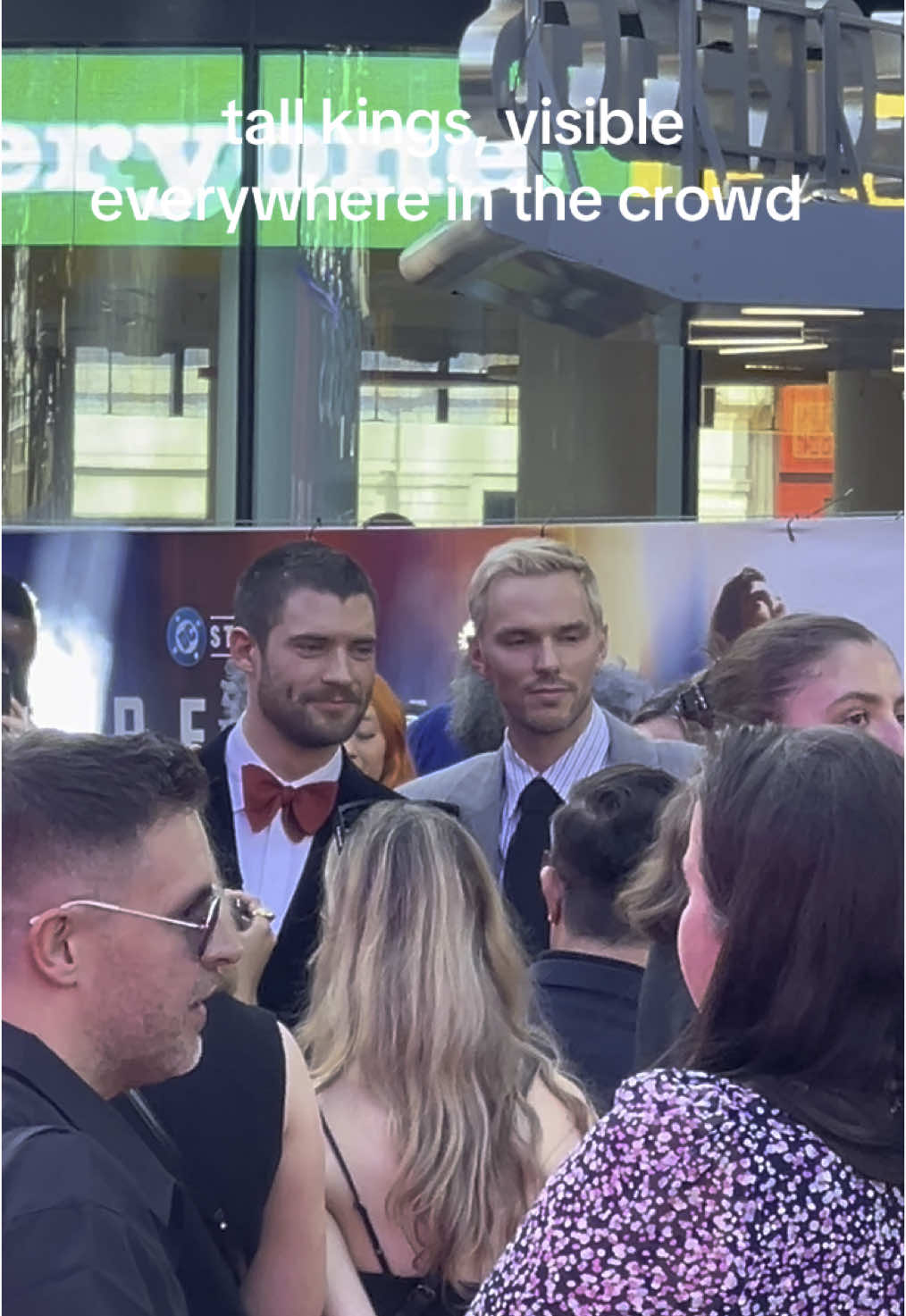 so tall, you always spot them in the crowd #davidcorenswet #nicholashoult #superman #supermanpremiere #dc #dccomics #fyp #foryou #foryoupage 