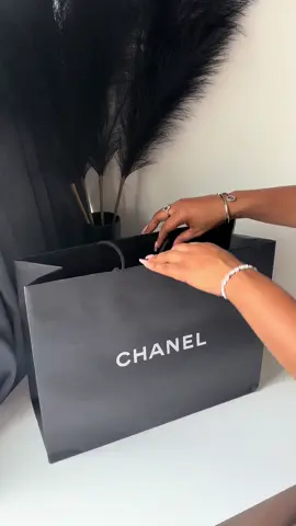 Chanel classic flap mini 🖤 #chanelbag #chanelunboxing #chanelclassicflap #unboxingvideo #chanelclassic #fashion #fyp #chanel 