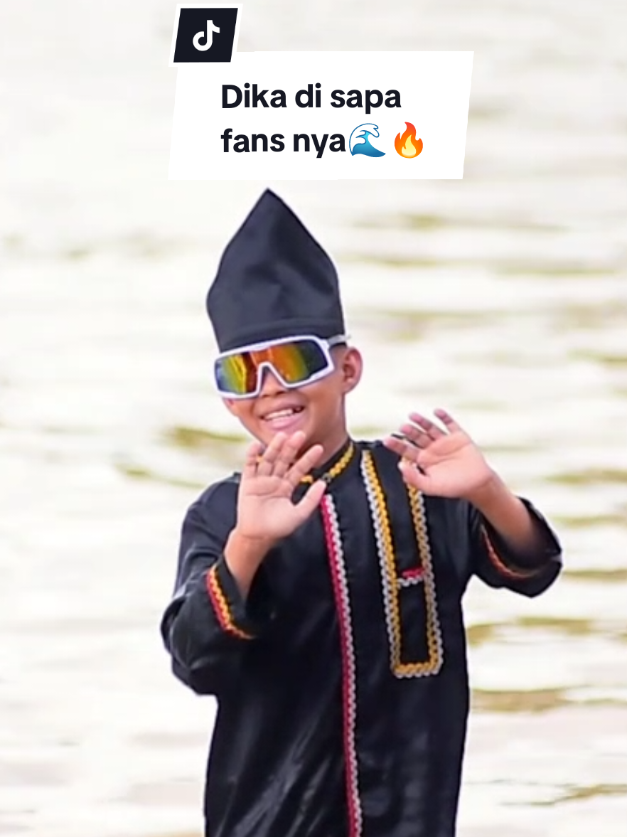 Dika aura farming, trying to become an athlete, and he is greeted by his fans🌊🔥 #aurafarming #videoviral #trending #pacujalur #pacujalur #pacujalurkuantansingingi #indonesianboatracing #pesonaindonesia #fyp 
