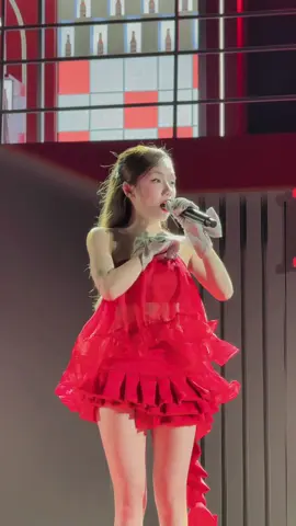 xinh như công chúa ýyyyy #phuongly #emxinhsayhi #exsh #hanoipremiumbar #missingyou 