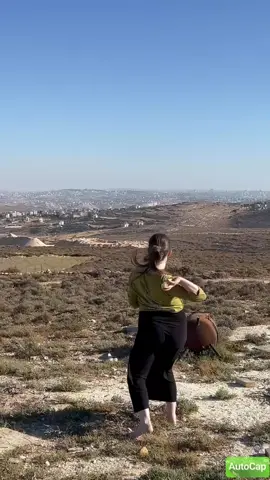נערות הגבעות - לא מה שחשבתם: בואו ננפץ לכם את כל הסטיגמות ב-30 שניות. לא זריקות אבנים ולא נעליים👠 אם יש לכם שאלות על החיים המעניינים שלנו - מוזמנים לשאול כאן🫵 #נוער_הגבעות #יהודהושומרון #מתנחלים 