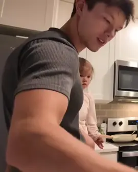 he smiling at kiyomi >>>>> @kiyomi @bigsuni #micah #kiyomi 