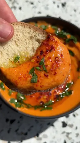 Creamy Roasted Red Pepper Burrata Dip  Full recipe via  𝐋𝐢𝐧𝐤 𝐢𝐧 𝐦𝐲 𝐁𝐢𝐨 or 𝐄𝐒𝐒𝐄𝐍𝐏𝐀𝐑𝐀𝐃𝐈𝐄𝐒.𝐂𝐎𝐌 #roastedredpepperdip 
