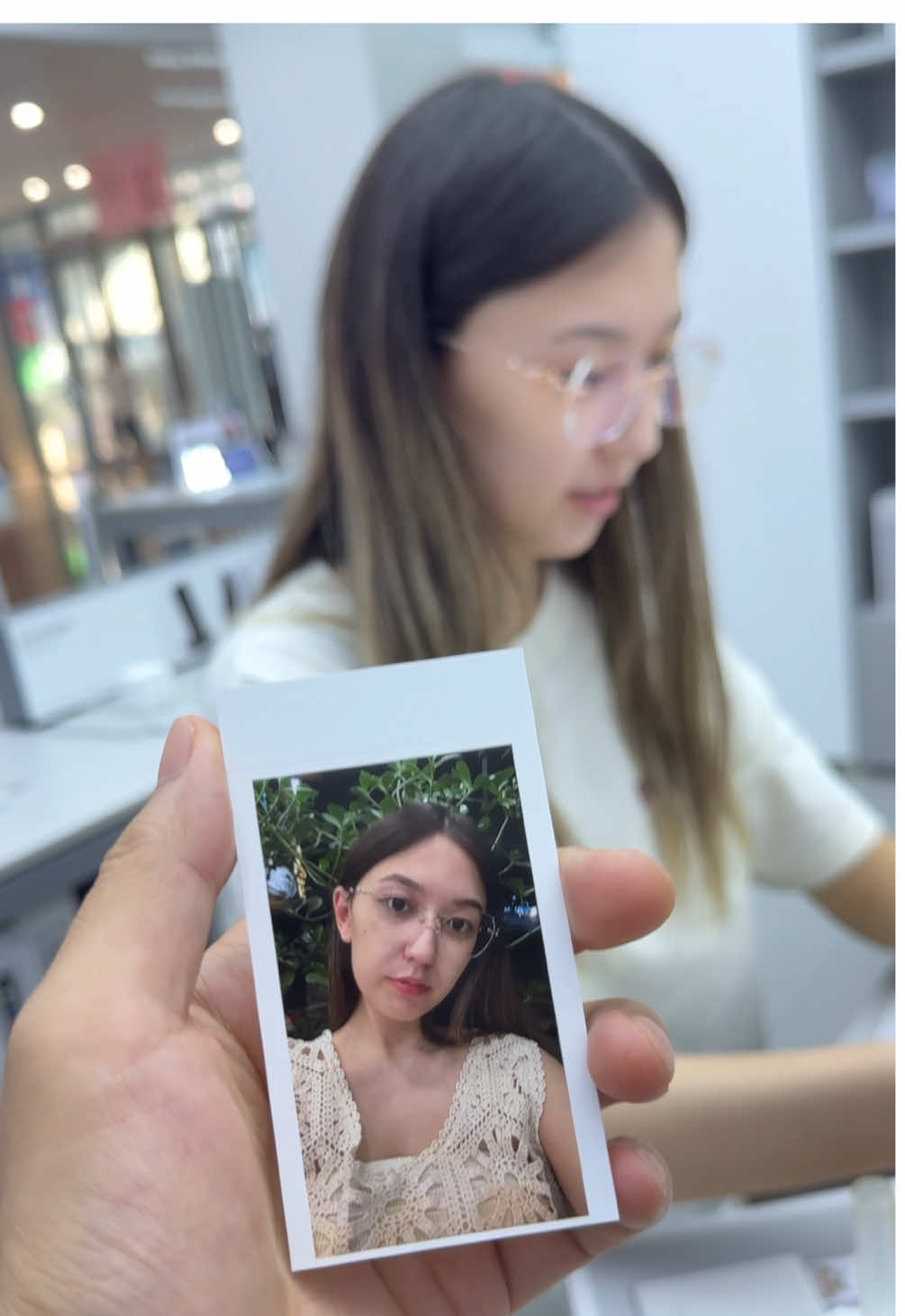 Хотела купить Instax, но в итоге выбрала принтер от Xiaomi и рада, что остановилась на втором варианте. Во-первых, качество снимков намного лучше, потому что я фотографирую на телефон и могу выбрать любую фотографию. Во-вторых, сама бумага значительно дешевле, чем у Instax. #xiaomi #xiaomiprinterpro #instax #unpacking #china #kazakhstan #internationalcouple #рекомендации 