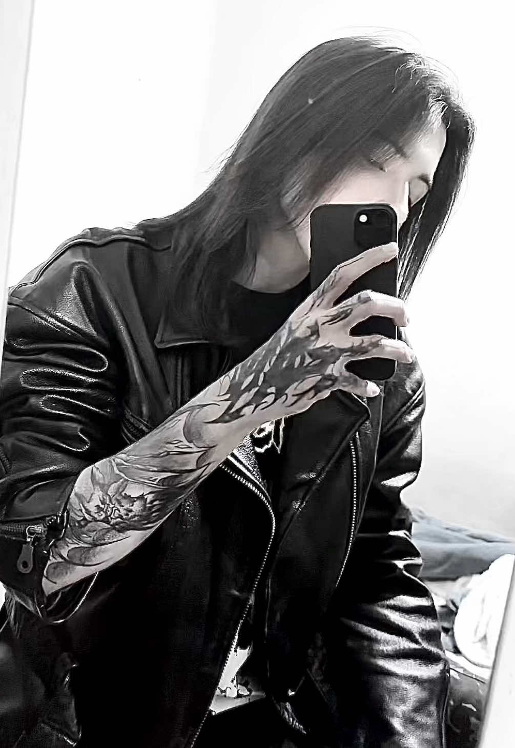 🦇 … #fy #metalhead #aliceinchains #rock #alt #tattoo #blackhair #fyp 