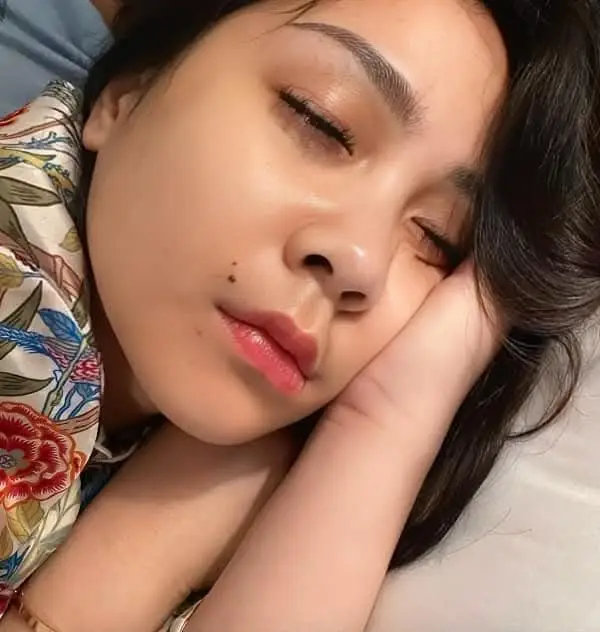 😴