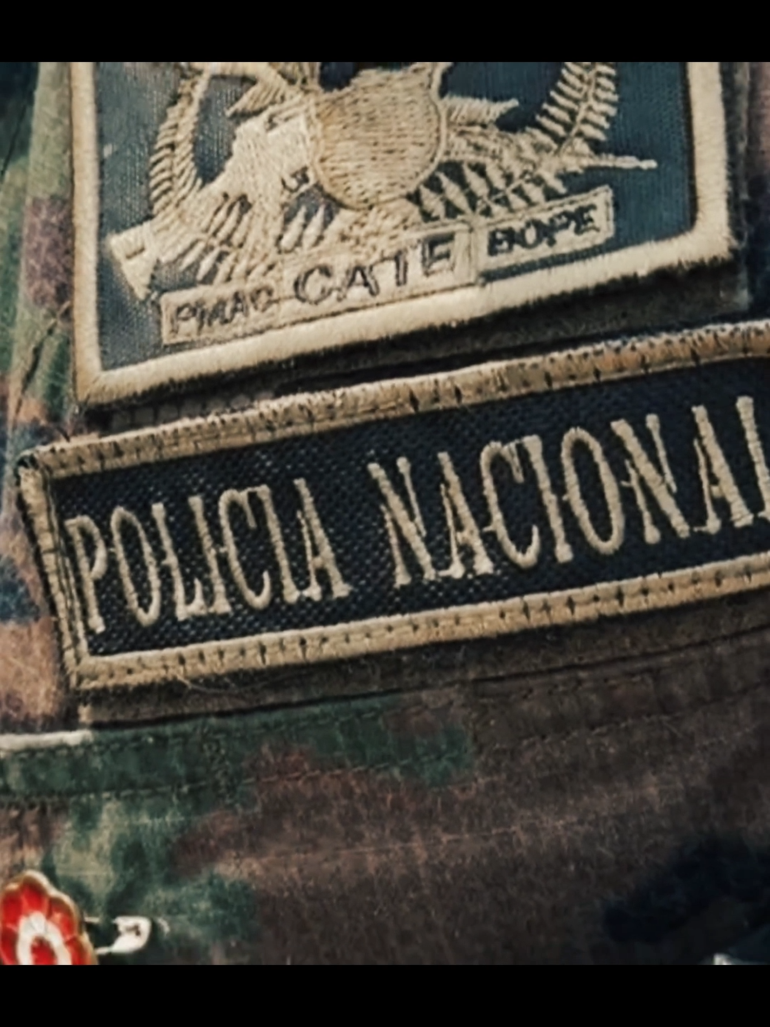 Hoy presentamos a uno de nuestros comandos de élite, un efectivo policial con una destacada formación en cursos especializados dentro y fuera del país, demostrando disciplina, compromiso y valentía. Su preparación en diferentes áreas lo convierte en un ejemplo de entrega y profesionalismo, reflejando el espíritu de la DINOES y el compromiso de la Policía Nacional del Perú con la seguridad y el servicio a la ciudadanía. ✨ #DINOES #PolicíaPeru #FuerzasEspeciales #OrgulloPeruano #HéroesDeVerdad #Motivación #Perú #VocaciónDeServicio#PNP #TIKTOKPERU #pnpperu #policiaperu #dinoes #combatientedinoes #pnp
