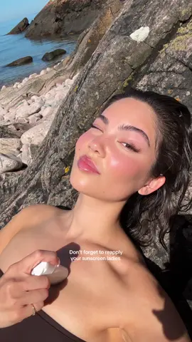 To whoever invented sunscreen sticks, thank you #koreanskincare #skincarehacks #kbeauty #sunscreen #beachday 