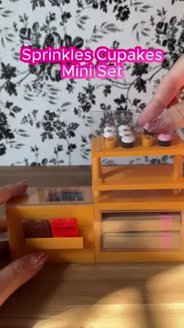 Mini Cupcakes Stand Set #cupcakes #sprinkles #sprinklescupcakes  #tiktokpartner #CasaTikTok #minis #miniature #miniaturas #minisuperstore #foryoupage #fyp #foryou #anniegvideos #minis #annieg #oddlysatisfyingvideo #oddlysatisfying #viralvideos #viral #tinythings #minibrands #funnyvideos #viralvideo #toytok #toys #juguetes 