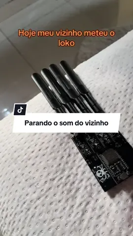 Parando o som do vizinho #flipperzero #esp32 #hack #for #jammerbluetooth #m5stickcplus2 #bruce #flipper #fory #tembed #viral_video #foryoupage 