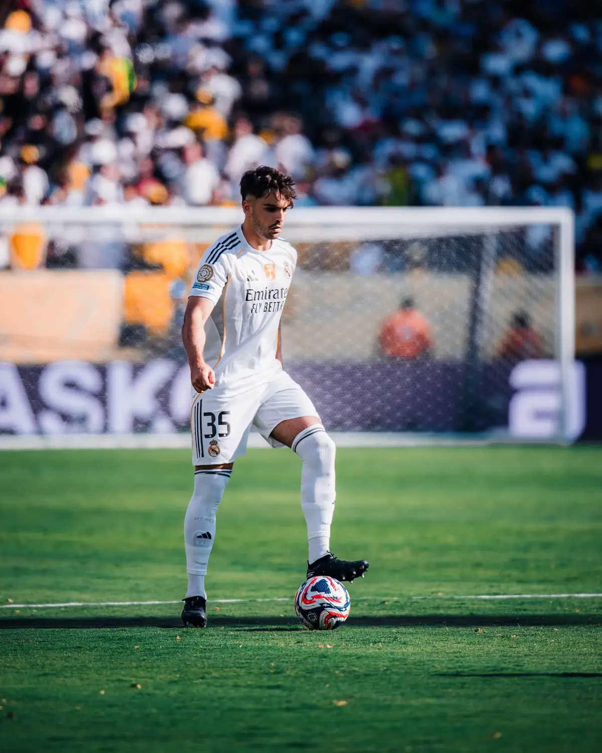 Gran trabajo de todo el equipo para asegurar el pase a semifinales del Mundial de Clubes. ¡Vamos a por más! #HalaMadrid 🤍 #asencio #raulasencio #madridistas #realmadridfans 