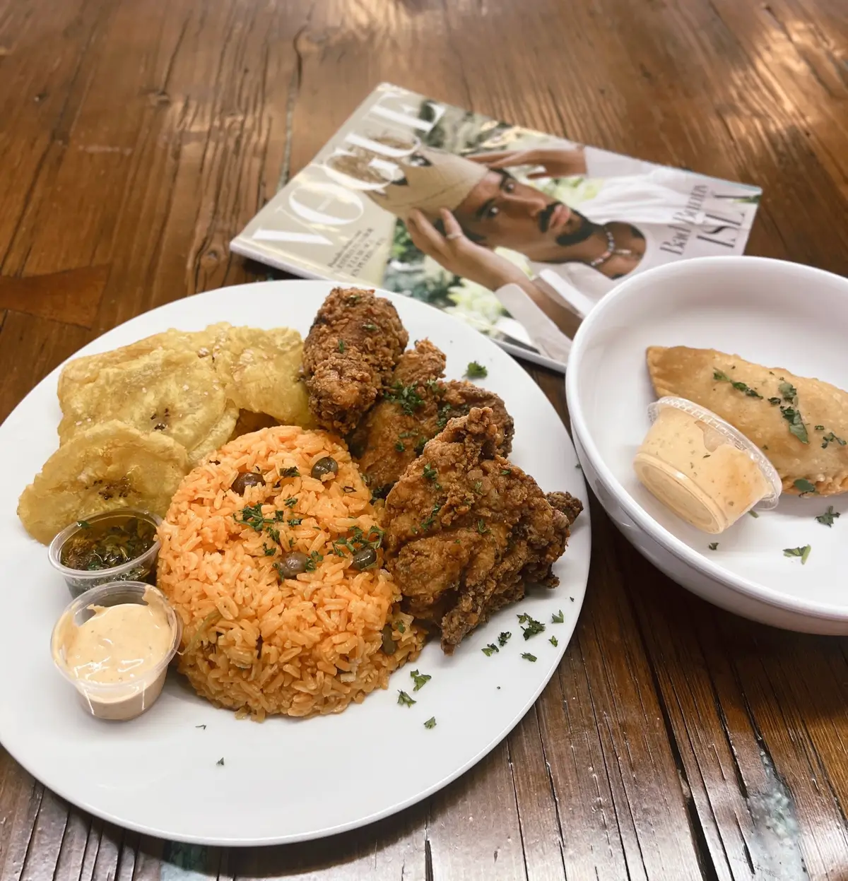 El Pollo Frito de @Flor Y Miel en @Las Perras Cafe estaba 🔥