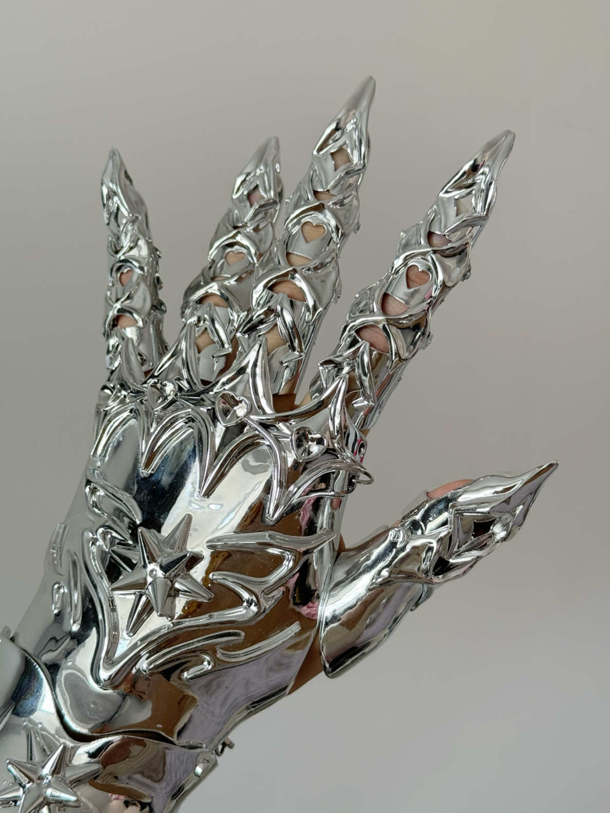 #3dprinted Armored Gauntlet #DIY #nomadsculpt #resinart #bambulab #y2k #wearableart #cosplay #fypシ #fyp 
