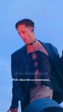Mammamia give him a command...💙 #måneskin #damianodavid #thomasraggi #victoriadeangelis #ethantorchio #mammamia 