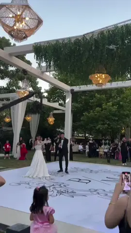 💃🏻🕺🏻 #اكسبلور #explore #busmer #buseünlü #mertindere #turkey #weding #CapCut #kesfet #fypp 