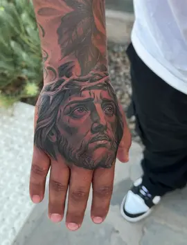 #tattoo #tattootiktok #tattooartistsoftiktok #inkedup #tucsontattoo #tattooartist #tucson #aztattoo #fyp #foryoupage #handtattoo #jesusportrait #portraittattoo