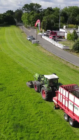 Parkplatz schaffen 🔥 #Feuerwehr #eikamp #odenthal  #lohnerausleidenschaft #fendt #wattschleift #landwirtschaft #fendtfahrerarmy  📹@Lucas 