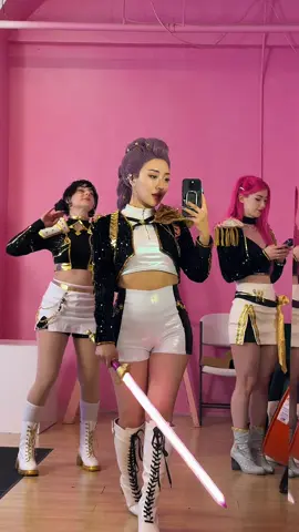 Huntrix girls to the world! @Julia Maggio @morganlefoy #kpopdemonhunters #rumi #zoey #mira #cosplay 