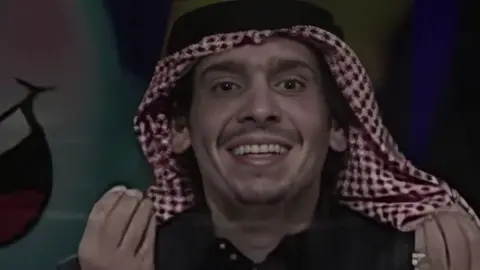والفرصه مواتيه والطاري مُواتي والشعر حاجه تعنيني وأعنيّها لكن ماهو يعبّر عن معاناتي لاتعبر عن الدنيا ضُواحيها من تجربة ربع قرنٍ عاشها ذاتي ماكل فرقٍ يهز القلب طارِيها والا تحرش هجُوسي في بُنياتي تطابقت روس عجمِيها وياميها من تجربة ربع قرنٍ عاشها ذاتي ماكل فرقٍ يهز القلب طارِيها ولا أمبراطورة الخافق ومشهاتي تطربخ في بركت الخفاق رجليها يأول محطة غرامٍ من محطاتي ليالٍ جمعتني فيش يسقيها كلمات : #محمد_ابن_الذيب  #fyp #explore 