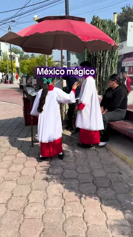 Nuestro México mágico con sus mil pato aventuras, entre todos nos apoyamos eso si y ahora entiendo porque siempre uno se va directo a comer !! #iglesia #random #pollo #funny #whatheck 