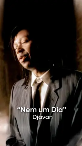 Lançada no álbum Malásia (1996), a canção “Nem um dia” tem um daqueles versos que todo compositor sonha em criar: virou meme e verso popular no imaginário popular de todo brasileiro. Temos um desafio! Comece a cantar  “Um dia frio...” e conta pra gente o que a mente começa a cantar… #nemumdia #umdiafrio