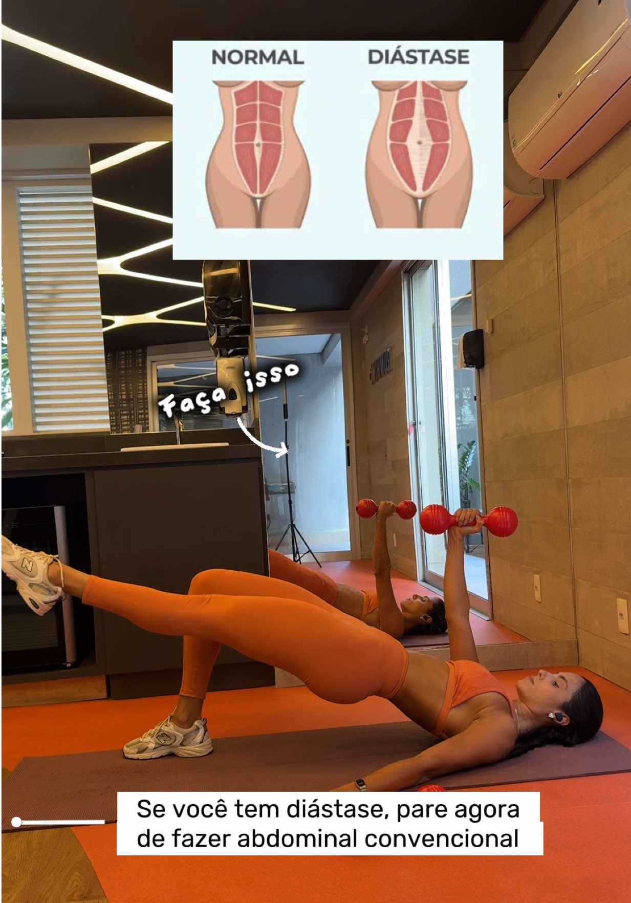 Fazer abdominal convencional com diástase pode piorar a abertura abdominal e aumentar a pressão intra-abdominal — o que afasta ainda mais os músculos. 🚫 Prefira exercícios que fecham o centro! #diastaseabdominal #diastase #treinofeminino #barrigachapada #saudedamulher 