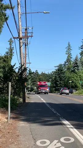 Today July 6th 2025 at approximately 4:25 PM the Clackamas County Water Rescue Consortium responded to a report of a person who jumped from a train trestle into the Willamette River in the area of SE Laurie Ave. Fire Crews and Deputies located at least one witness who stated they did not see the person return to shore however a multitude of witnesses reported seeing  the person safely return to shore. The incident was recalled.  This clip shows TVF&R WR59 responding to the incident.  Units Due: Clackamas County Sheriff’s Office Clackamas Fire BC302 E303 WR319 Lake Oswego Fire WR212 BC213 DR214 Tualatin Valley Fire & Rescue C6 WR59 American Medical Response  AMR230 AMR240 #oregon #clackco #clackamascounty #westlinn #westlinnoregon #clackamascountywaterrescueconsortium #waterrescue #tvfr #tualatinvalleyfireandrescue 
