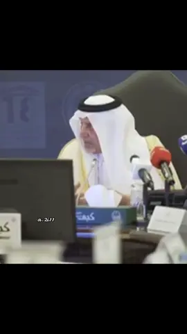 خالد الفيصل . يتحدث عن الذين يفتخرون اذا تحدثو ب الانجليزيه #اكسبلور .
