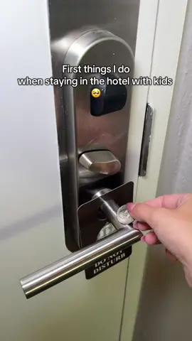 The first things I do after hotel check in 🥺 Always do these safety tips  #hotel #safety #staysafe #hotelsafetytips #safe #travel 