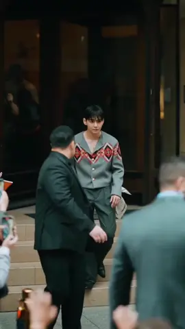 #v #taehyung #taehyungparisfashionweek #bts #btsarmy #celine #taehyung2025 #parisfashionweek 