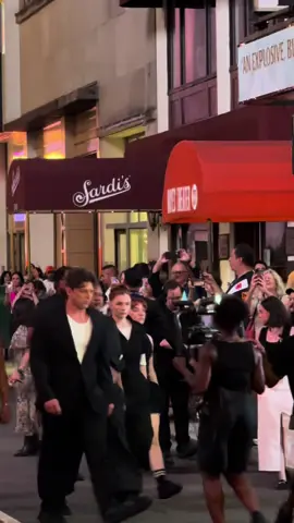 Tom Francis’ last @Sunset Blvd. walk! We will miss having you on Broadway. PLEASE come back in something else soon! The cheers and crowd for him were so AMAZING. So, so deserved.  #sunsetblvd #sunsetboulevard #sunsetblvdwalk #tomfrancis #sodascout #broadway #thewalk #musical @sodascout 