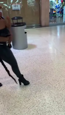 Titre et hashtags suggérés Titre : Trending Dance Moves for 2025 #tiktoktrend, #dancechallenge, #viral2025, #trending, #fyp#viral 