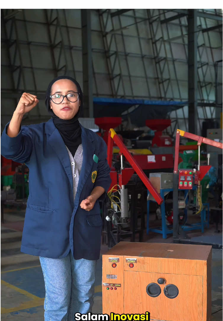 Hari Senin Waktunya #FlashTekno🤩 Salam inovasi, kembali lagi di flash tekno, program yang membahas hasil riset inovasi dan teknologi yang ada di provinsi Nusa Tenggara Barat. pada episode minggu ini, kita akan membahas prototype permesinan yang ada di BRIDA NTB yaitu Mesin Tetas Telur Kecil Dalam industri peternakan ayam petelur, Mesin tetas telur adalah solusi untuk mempersingkat waktu dan efisiensi proses menetasnya telur, untuk di ketahui peternak ayam petelur di NTB  turut menjaga stabilitas harga telur di daerah. Mesin tetas telur ayam adalah pilihan yang tepat untuk mempermudah proses yang dilakukan para peternak, mesin ini memiliki  kapasitas 50 butir dan memastikan proses penetasan berlangsung cepat dan efisien.  Mesin ini berdimensi 50x59x36 cm, mesin ini sangat cocok untuk ditempatkan di berbagai tempat. Body mesin terbuat dari kayu, dan dinding dari medium dencity fiberboard (MDF), yang dilengkapi dengan siku aluminium dan kaca.  Mesin ini bekerja secara otomatis, bergerak atau berputar setiap 3,5 jam, telur akan diputar secara horizontal deang posisi telur tertidur, posisi ini layaknya iduk ayam mengerami telurnya. Mesin ini sangat efisien dan simpel, menjadikannya investasiyang menguntungkan bagi para peternak dan pengusaha kecil, serta meningkatkan daya saing peternak ayam petelur. Penasaran dengan  Mesin Tetas Telur Kecil Yuk simak video berikut ini!😇 #bridamaju #ntbmakmurmendunia #ntbhebat #flashtekno #eduwisata #eduwisata #eduwisatabridantb #wonderlearn #wonderlearnbridantb #bridantb #bidangpri #ayomainkebridantb #buletineduwisata #puspaiptekda 
