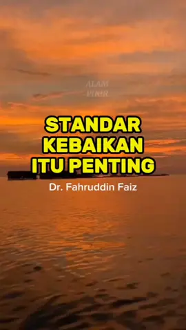 Nah standar kebaikan juga begitu Kalau baik itu disebut relatif semua kita juga akan kebingungan mana yang akan kita pilih Manusia itu kan selalu ingin memilih yang paling cocok paling relevan paling sesuai untuk hidupnya Kalau standarnya tidak pasti ya nanti kalian kesulitan- Dr Fahruddin Faiz cc: Ytb MJS #bukufilsafat #filsafatsocrates #socrates #stoikisme #bukufilsafat #fahruddinfaiz #filsafat #logika #alampikir 