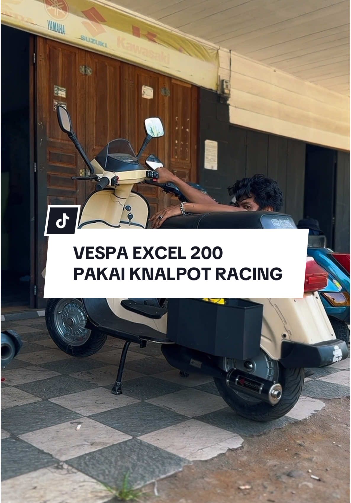 Kacau si knalpot dari @Apocalipto knalpot official weeenakkk polll, makasih min udah kasih free baju kerennya, udah bisa bawa touring biae ga ngantuk di jalan, terimakasih banyak 🙌🏻 #knalpotracing #knalpotvespa #knalpotapocalipto #knalpotvespa #knalpotlokal #knalpotexcel #excel #vespaexcel200 #vespaklasik #vespaindonesia 