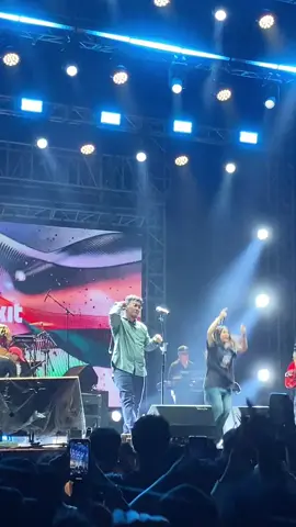 @rumahsakit feat @Adinda thomas Apa Yang tak Bisa di @LOCALFEST 2025 #apayangtakbisa #rumahsakitband 