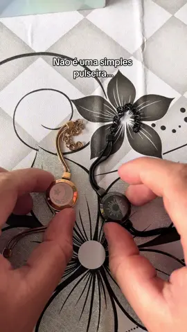 Não é uma simples pulseira