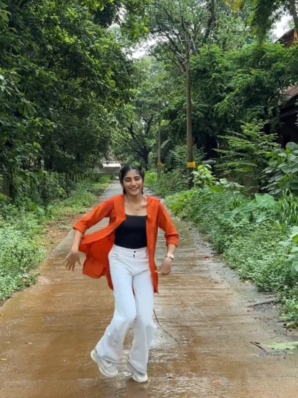 Replying to @dilrukshiprincessedition #ඇඹිලිපිටියේ_අපි #උඩවලව🍃📍 #ලක්_දෙරණේ_සොයුරෝ_අපි_🇱🇰❤️👈 #මගේ_ලෝකේ😊😍 #රට_මැද_අපි_🤘❤️ #තුන්_සිංහලේ_අපි_🇱🇰 #shuffledance #coolsteps #choreography #hiphop #alanwalker #balletdancer #sldance #foryoupage #foryou #fygpシ #fyp #slowmo #myviralvideo #sltiktok 