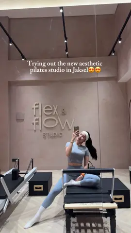 Finally, we’re open! @Flex and Flow Studio ✨ new aesthetic Pilates studio in Jaksel and honestly… I get the hype. Interiornya calm banget, lighting-nya cocok buat healing sekaligus konten 🤍  Dan Instrukturnya nggak cuma friendly, tapi juga certified globally. So yes, you’re in good hands literally! This is your sign to move your body, but make it pretty ✨ #PilatesJaksel #SoftWorkoutEnergy #HealingButMakeItCute”