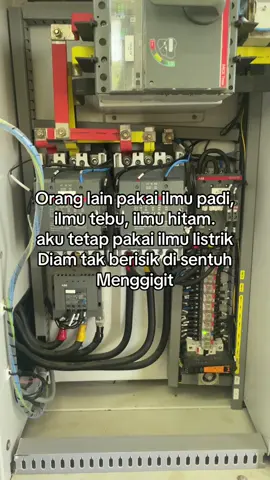 yang Physical touch jangan sampe salah sentuh. 🤪 #electrical #tekniklistrik⚡ #tekniklistrik #teknikelektro #listrik #electrikalwork #fyp #fypage #fypシ #foryou #foryoupagee #teknikindustri 
