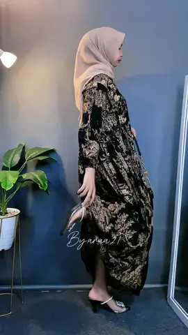Gamis adem, motifnya bikin kulit cerah #gamisterbaru #gamispromo #fyp 