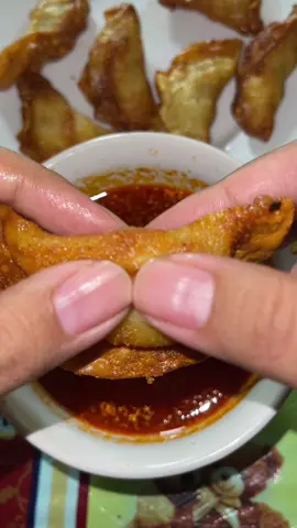Kenapa sih pangsit keju kuah chili oil tuh enak banget😭😭 #pangsitnyaimercon #pangsitgoreng #pangsitkuah #pangsitkeju #makanantiktok #foryou 