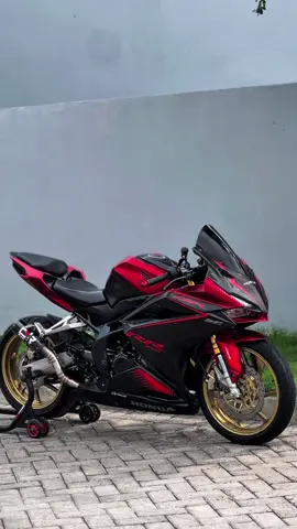 Bissmillahhirrahmanirrahim For sale :  HONDA CBR 250RR Tipe non ABS Warna black matte 3 Riding mode ✅ comfort ✅ sport ✅ sport+  Tahun 2017 Surat lengkap  ✅ stnk ✅ bpkb Plat N malang  Lengkap hidup plat sampai 2027 Bonus acc terpasang :  ✅ windshild smoke ✅ knalpot CR ✅ master rem brembo ✅ barend ✅ batok carbon ✅ mirror blank ✅ fostep ✅ velg repaint gold Dll Kondisi motor siap gaas Bagi yang berminat silahkan tlp / wa : 085335717199 Lok waru sidoarjo #cbr #cbr250r #cbr250rr #cbr250 #cbr250rr #cbr250rrindonesia #cbr250fans #cbr250fficial #cbr250indonesia #cbr250cc #cbrmurah #cbr250murah #jualcbr250rr #jualcbr250rrsurabaya #jualcbr250rrabs #cbr250rrabs #jualcbrsurabaya #jualcbrmalang #jualcbrjatim #jualcbr250rrabs #jualcbr250rrjakarta #jualcbr250rrjogja #jualcbrsidoarjo 