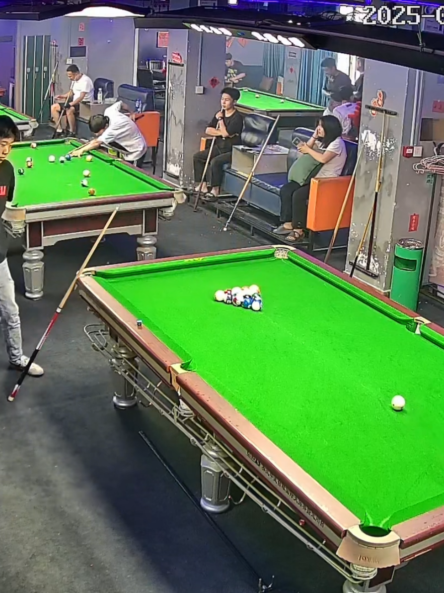 Đã cố tình né luôn ă. #funny #funnyvideos #bida #billiards #pool #highlight #billards #sportsontiktok #viral #thinhhanh #vinh98 #fyp 