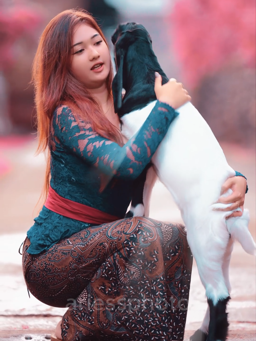 gak usah baper, cuma cemple, feat @tantiidwii_  . ARIESS PHOTO Wa 081 7171 88000 . . ▄▄▄▄▄▄▄▄▄▄▄▄▄▄▄▄▄▄▄▄ #ariessphoto #ariessportrait #weddingponorogo #infoponorogo #weddingmagetan #weddingngawi #weddingmadiun #weddingpacitan #weddingtrenggalek #weddingtulungagung 
