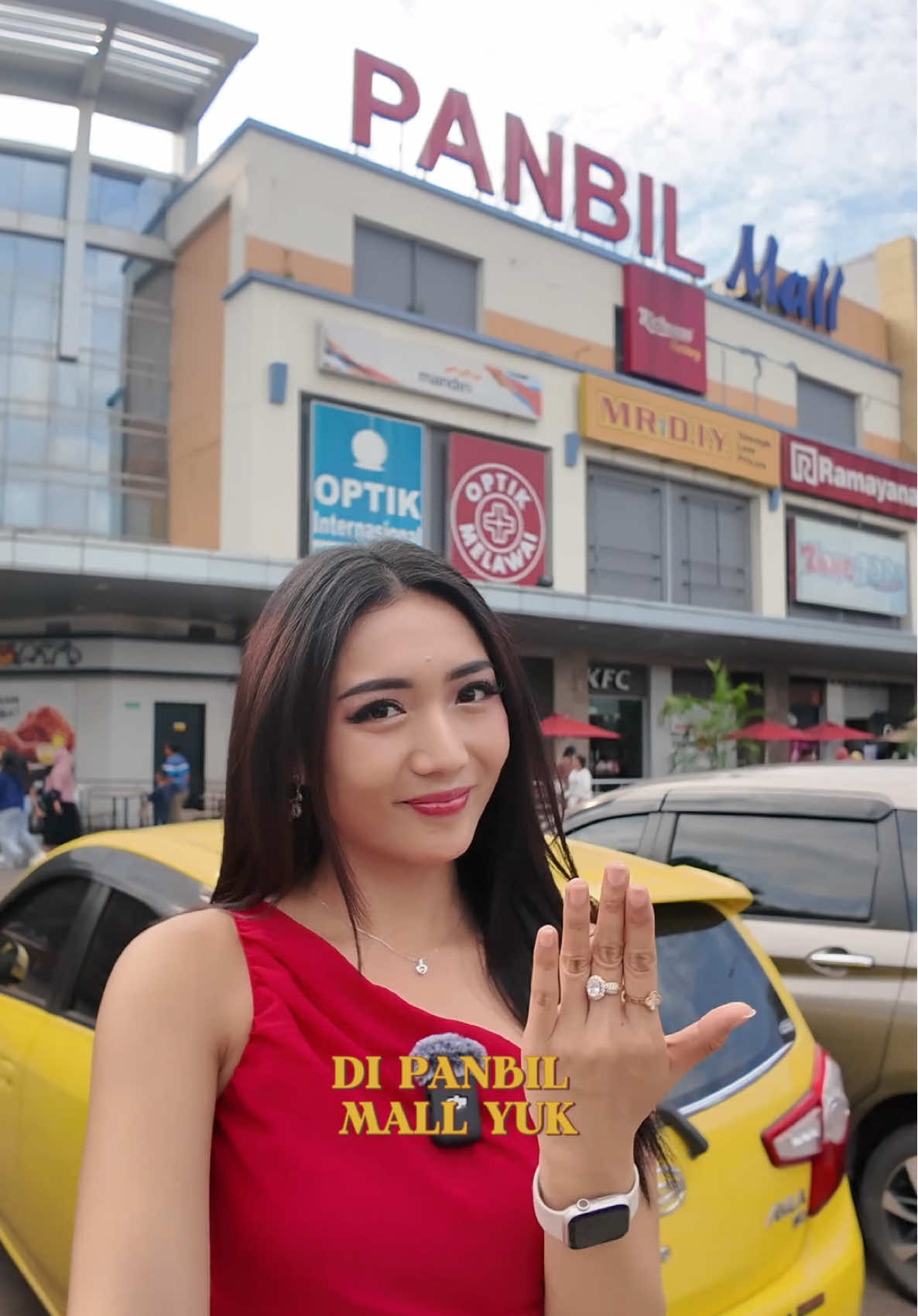 Shopping with me at Panbil Mall Batam 🛍️✨ @panbilmall.official  Ciwi-ciwi, sini deh merapat~ Karena koleksi outfit, sepatu, tas fashion, jam tangan, sampe toko HP & toko mas pun ADA SEMUAAA~ 🤯💅 Mau vibes outdoor yang cozy? Langsung ke food corner Panbil~ 🍔🍕🍗🍱🍜 Banyak pilihan menu dari yang berat sampai cemilan, tinggal pilih! So, tunggu apalagi bestieee~ Langsung cus Shopping & Hangout ke Panbil Mall Batam yukk 🛍️💖 #panbilmall #batamhits #visitbatam #shoppingaddict 